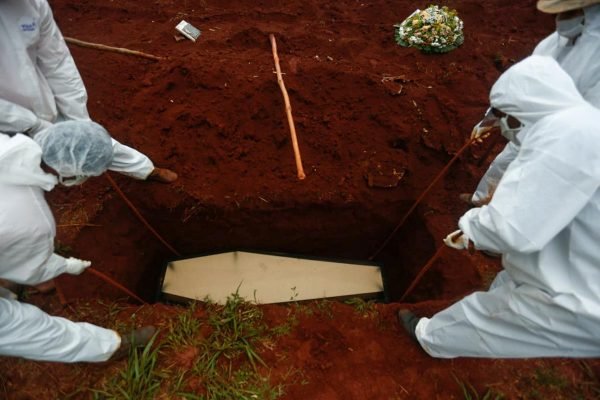 mortes covid cemitério enterro