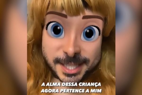 homem com filtro da elsa