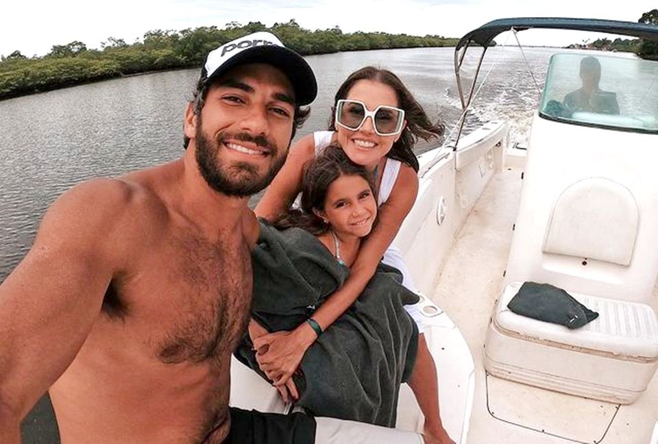 Deborah Secco, Hugo Moura e Maria Flor