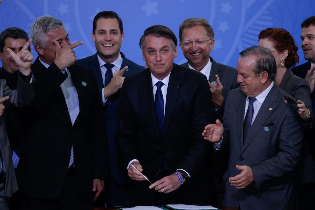 Chefe Olippi Morte Covid Senador Político ao Lado Bolsonaro