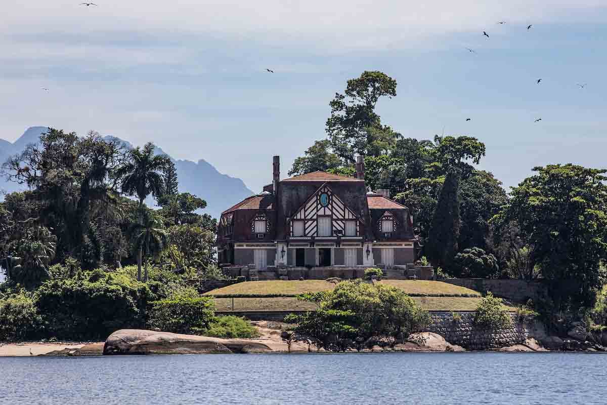 Palácio de Brocoió, na Baía de Guanabara, RJ
