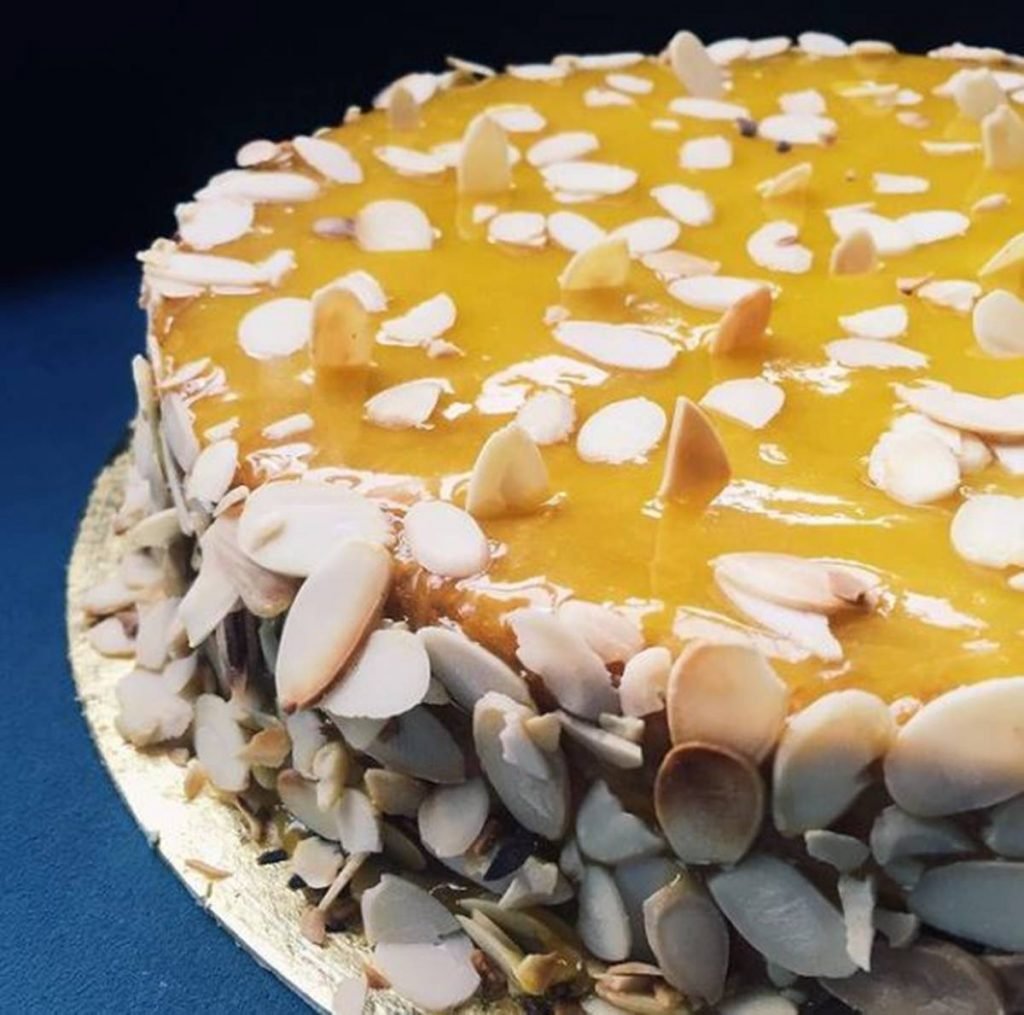 Bolo de amêndoas com doce de ovos
