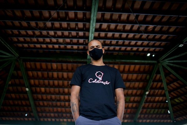 homem de máscara