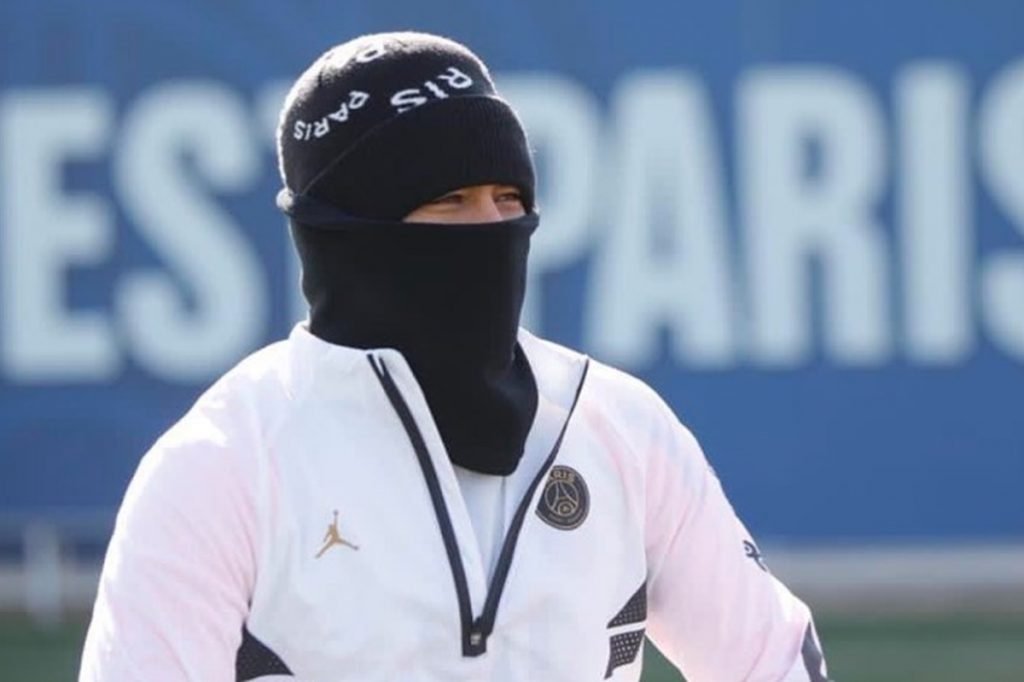 Neymar brinca de ninja no PSG