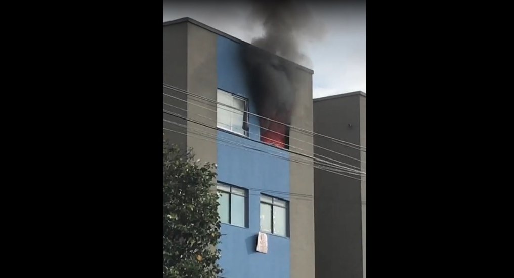 Incêndio destrói apartamento em Aparecida de Goiânia (GO)