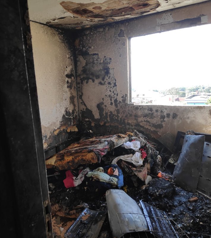 Incêndio destrói apartamento em Aparecida de Goiânia (GO)