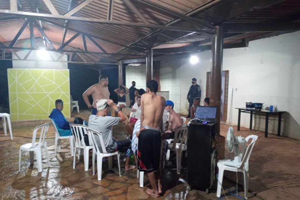 DF flagra festa clandestina em Brazlândia