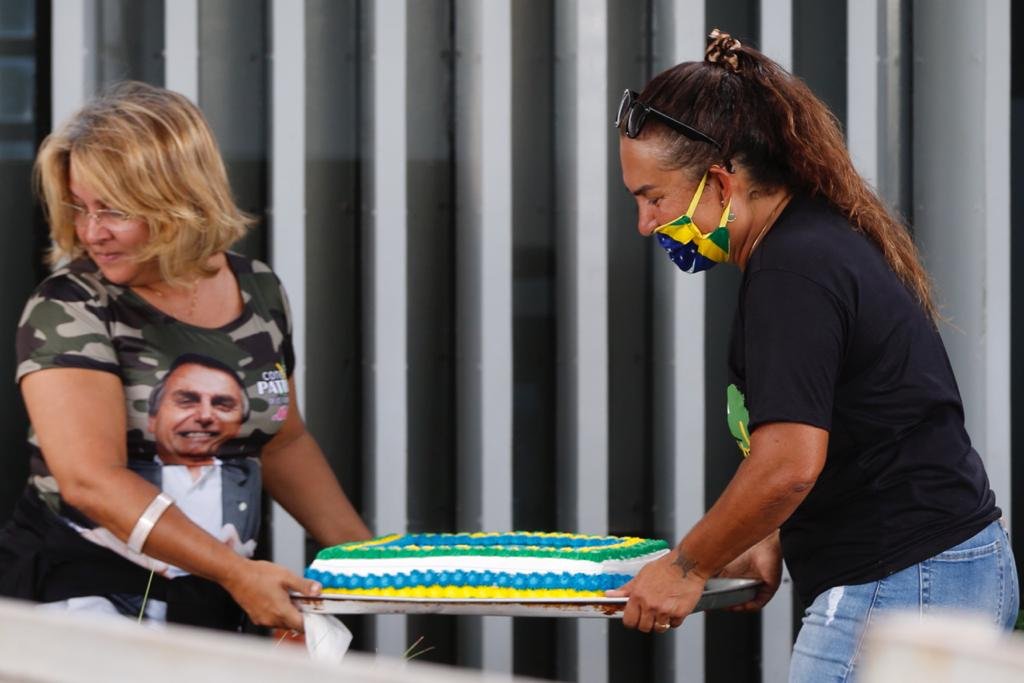Manifestantes comemoram o aniversário do presidente Jair Bolsonaro