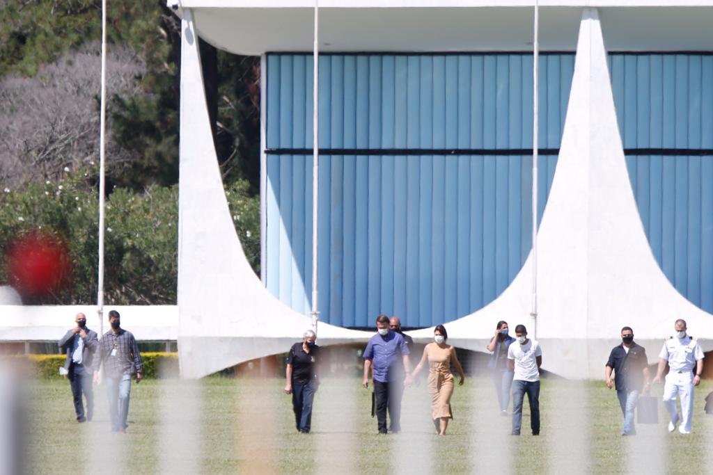 Manifestantes comemoram o aniversário do presidente Jair Bolsonaro