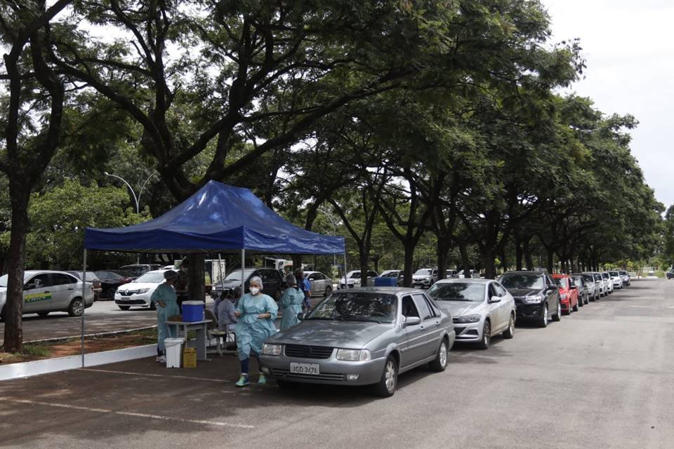 Vacinação de idosos no Parque da Cidade