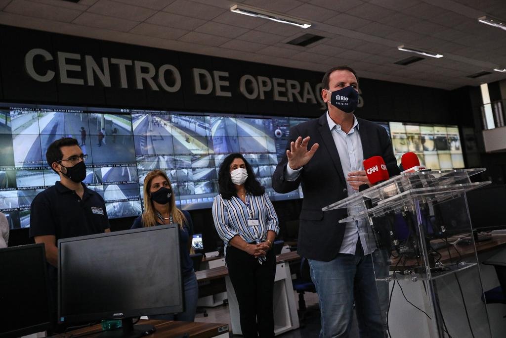 Eduardo Paes, prefeito do Rio, e Cláudia Secim, nova interventora do BRT