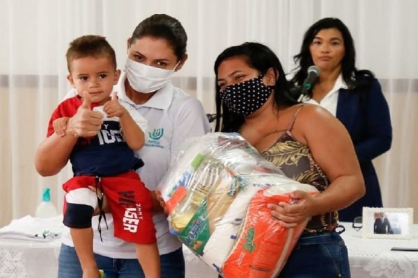 Michelle Bolsonaro em ação da Pátria Voluntária