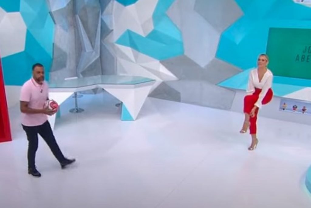Renata Fan e Denilson reproduzem gol de Edenílson pelo Internacional