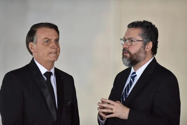 Bolsonaro e Ernesto Araújo