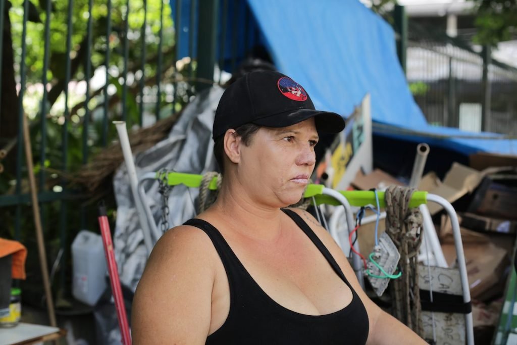 Mulher em situação de rua na cidade de São Paulo