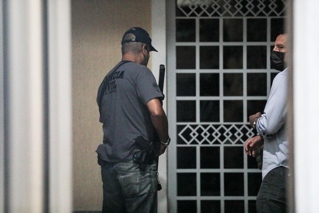 Polícia do Rio faz buscas em casa do padrasto de Henry, o Dr. Jairinho