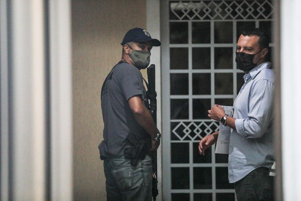 Polícia do Rio faz buscas em casa do padrasto de Henry, o Dr. Jairinho