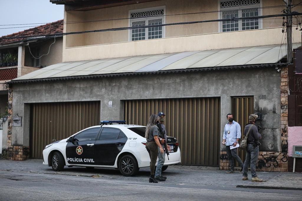 Polícia do Rio faz buscas em casa do padrasto de Henry, o Dr. Jairinho