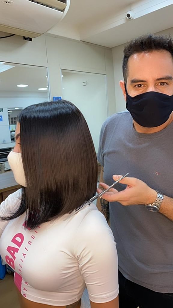 mc mirella novo visual salão de beleza com hairstylist João Franco