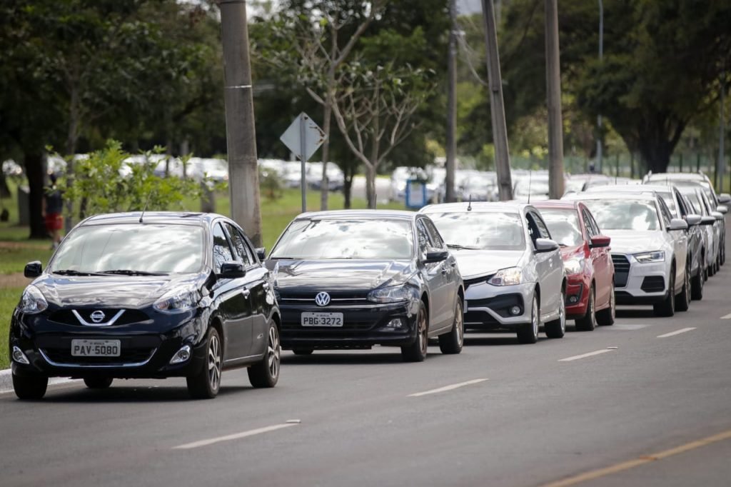 fila vacina parque cidadecovid 19 brasilia 9