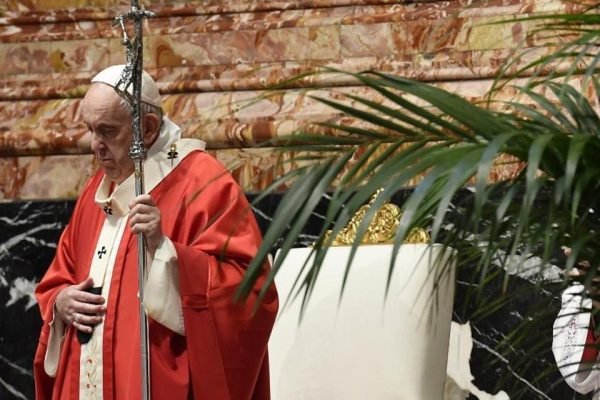 Papa Francisco preside a Missa de Ramos, no Vaticano