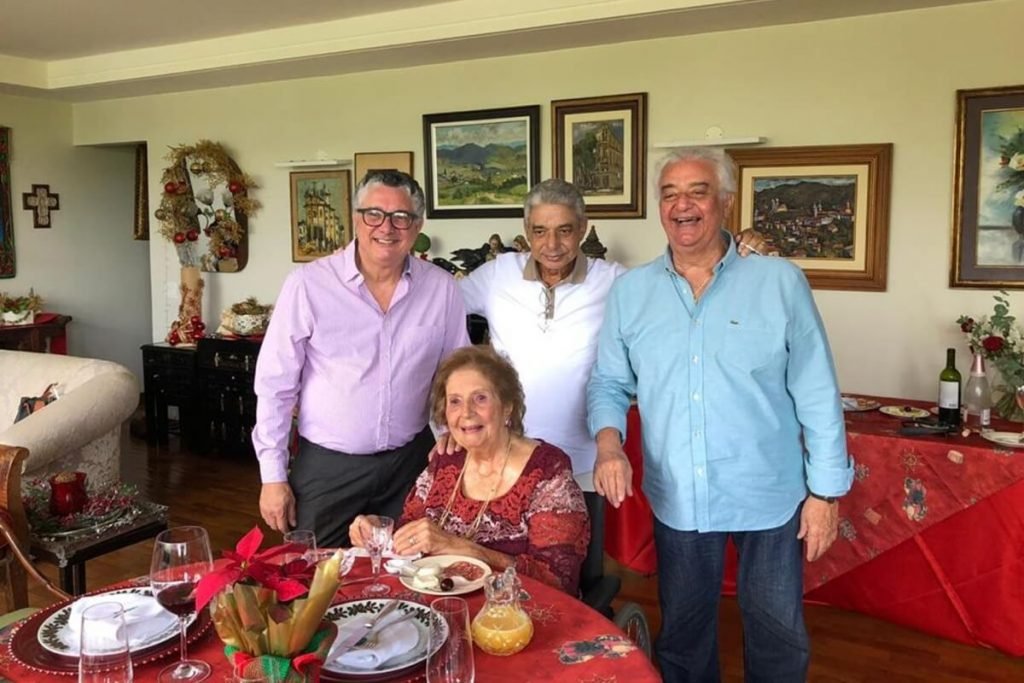 João Cabral, ex-diretor do Correio Braziliense, e família
