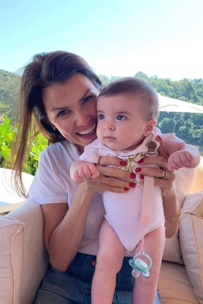 Ana Paula Massolin Monteiro com a filha de Fabiana Justus