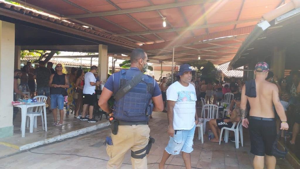 Em plena pausa emergencial, pool party é encerrada pela prefeitura do Rio