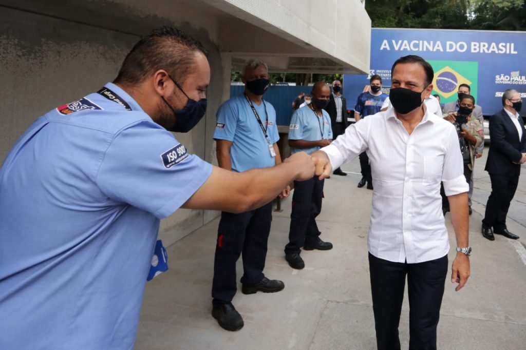 Governador João Doria em entrega de novo lote da Coronavac