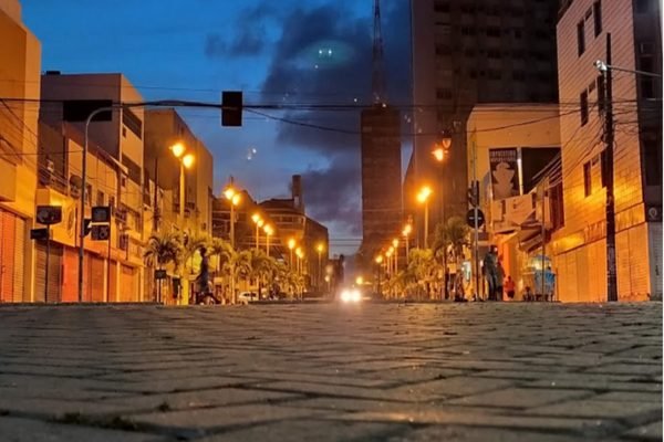 Bancos abrem e comércio não funciona durante feriadão na Paraíba
