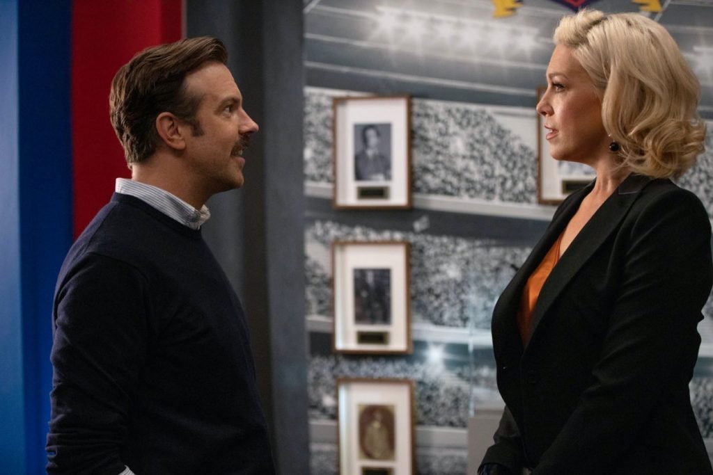 Jason Sudeikis e Hannah Waddingham em Ted Lasso