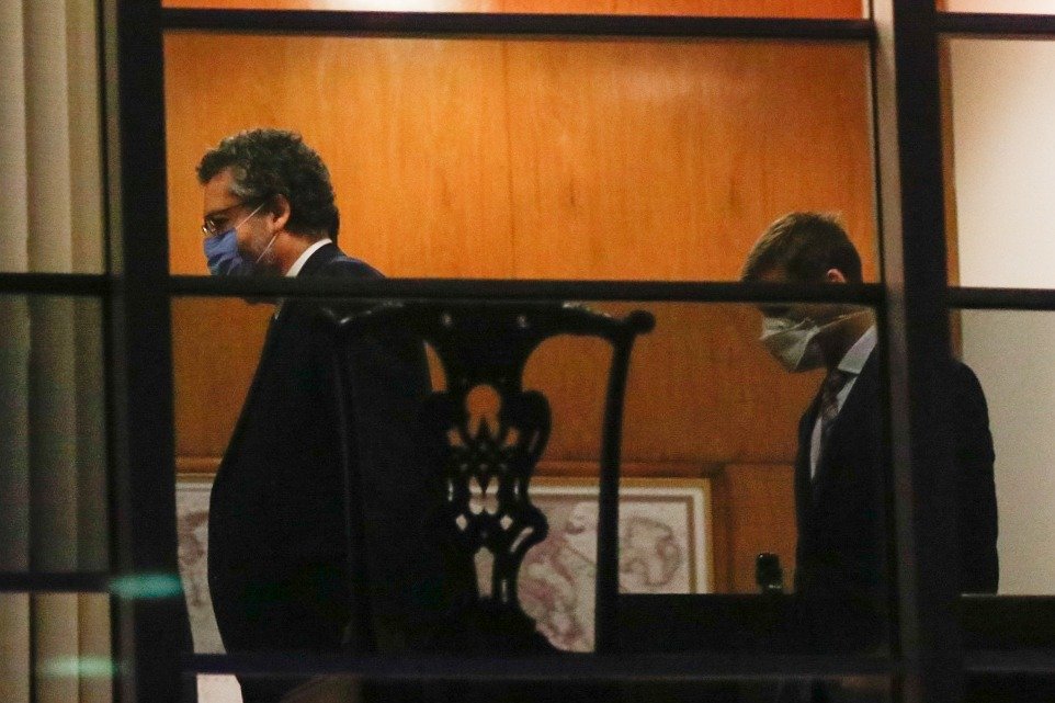 Ministro Ernesto Araújo em seu gabinete no Itamaraty após pedir demissão ao presidente Jair Bolsonaro