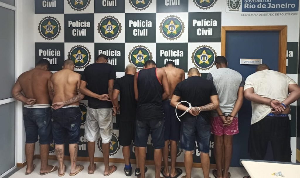 Nove homens, acusados de fazerem parte do banco do miliciano Ecko, são presos no Rio