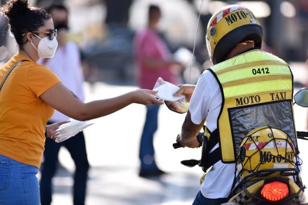 goias distribuição de máscaras para motoristas de aplicativo em goiânia