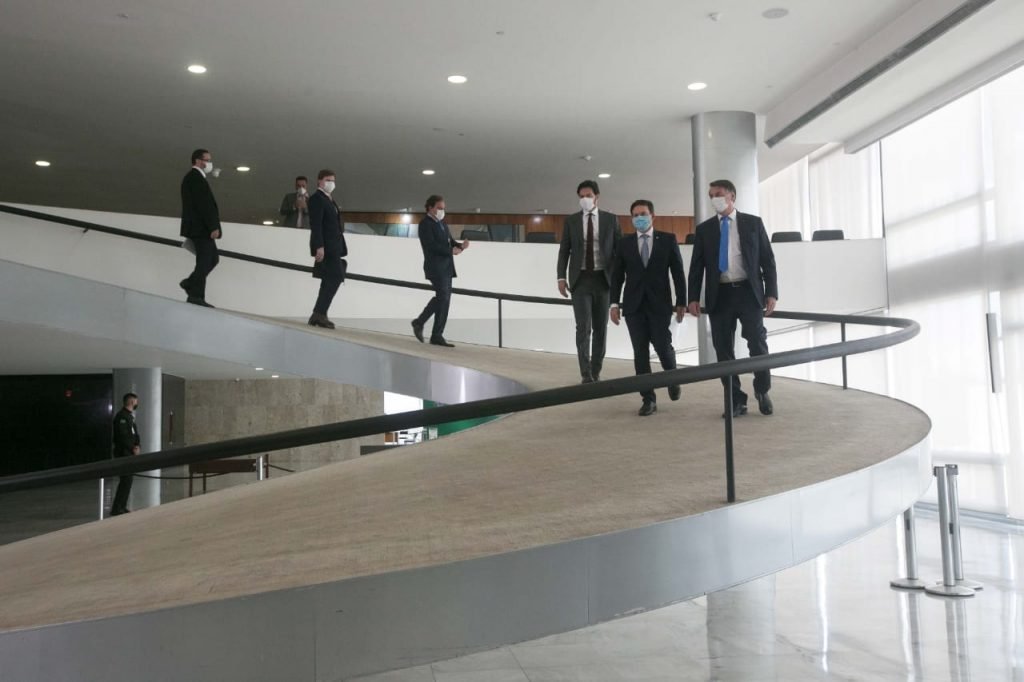 Presidente Bolsonaro faz pronunciamento sobre o novo auxílio emergêncial.