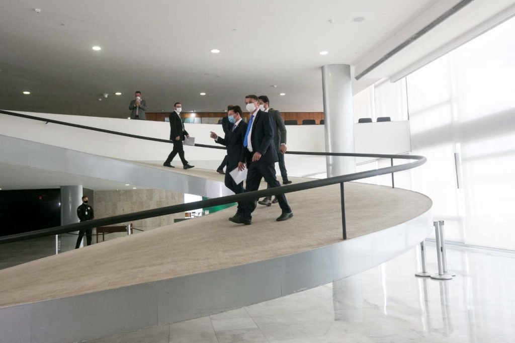 Presidente Bolsonaro faz pronunciamento sobre o novo auxílio emergêncial.