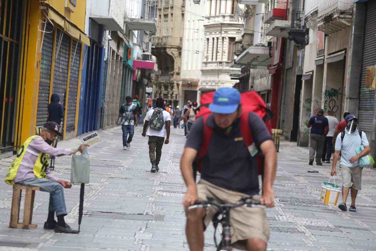 Em São Paulo, salões, barbearias e academias permanecem fechados