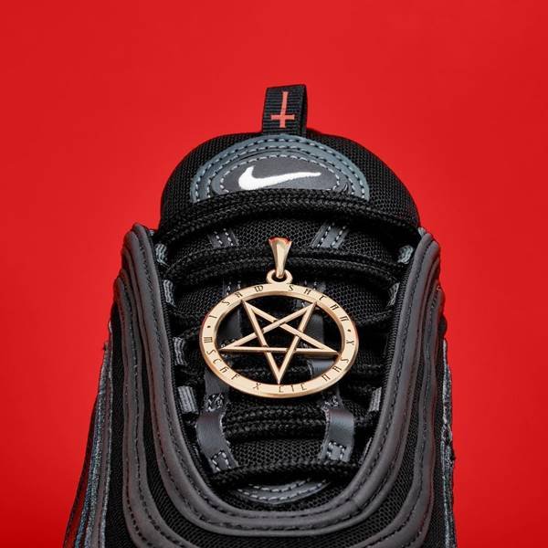 Pingente de pentagrama dos Satan Shoes