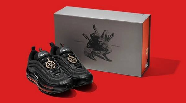 Satan Shoes com caixa