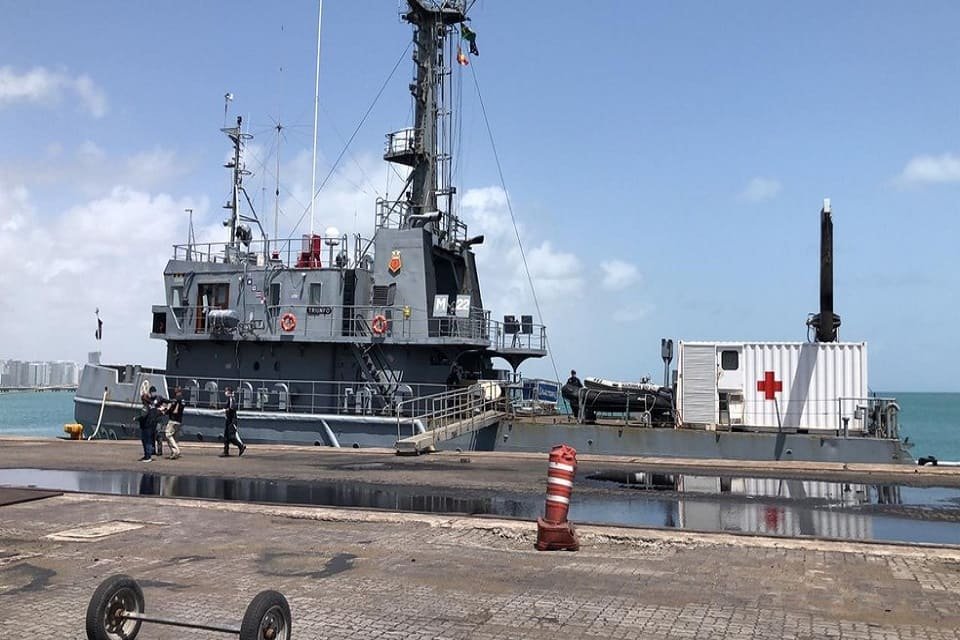 Dois homens e uma mulher são encontrados mortos dentro de embarcação em alto-mar
