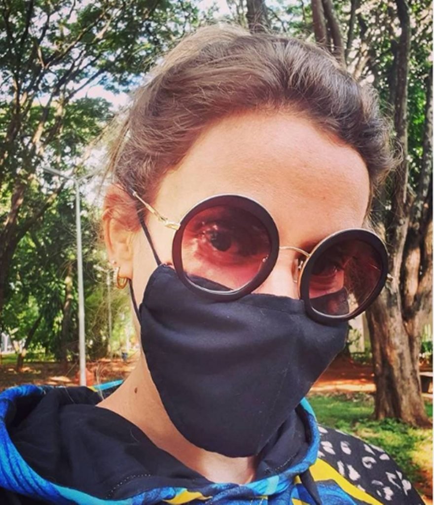 mulher de óculos