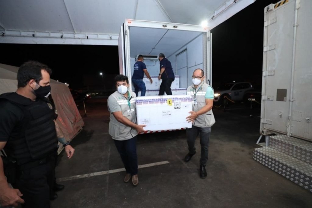 Governo do Amazonas recebe 53.750 mil doses de vacinas contra a Covid