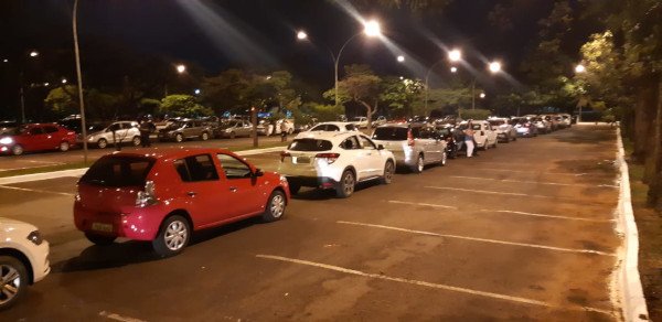 fila de carros