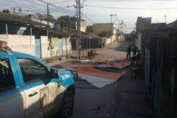 Equipe da Polícia Militar é atacada a tiros no Rio