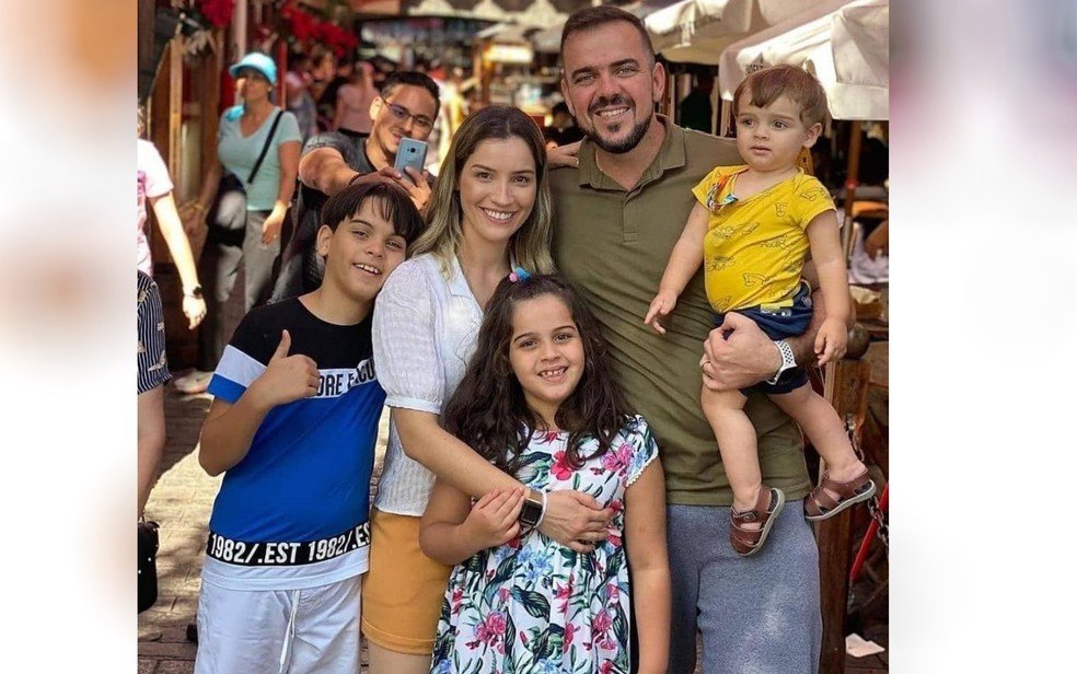 Prefeito de Aparecida de Goiânia, Gustavo Mendanha (MDB), e família
