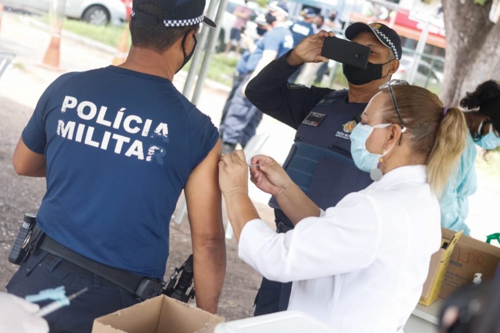 Vacinação dos policiais militares no UBS do Núcleo Bandeirante