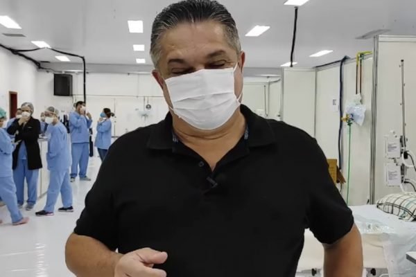 Bolsonaro compartilha vídeo em que prefeito defende tratamento precoce