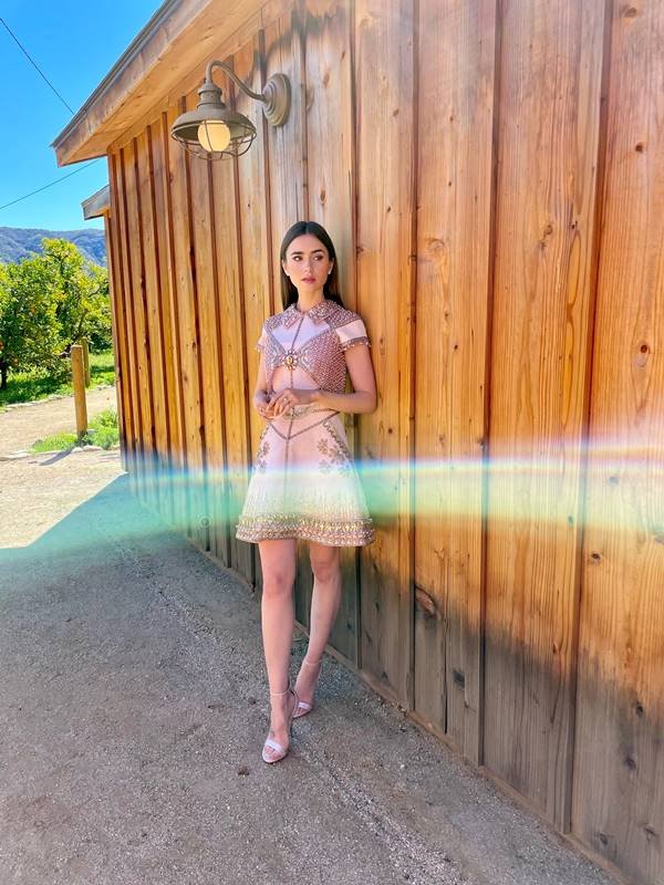 Lily Collins, de Georges Hobeika, para o Sag Awards 2021