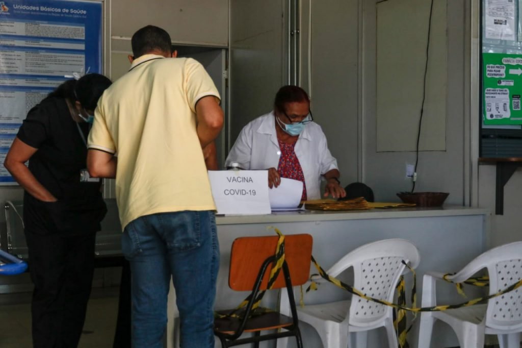 Baixo movimento para a vacinação de policiais no Centro de Saúde Pública do Guará 1 3