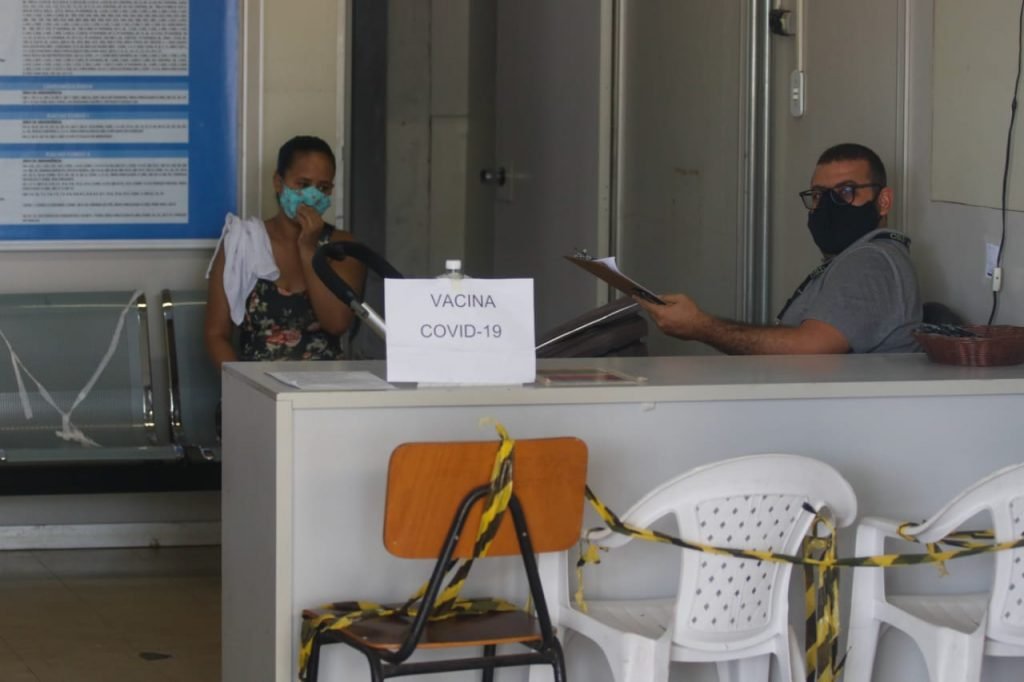 Baixo movimento para a vacinação de policiais no Centro de Saúde Pública do Guará 1 3